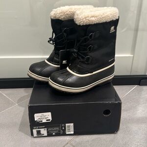 Sorel Yoot Pac Snow Boot Youth Size 4- New!